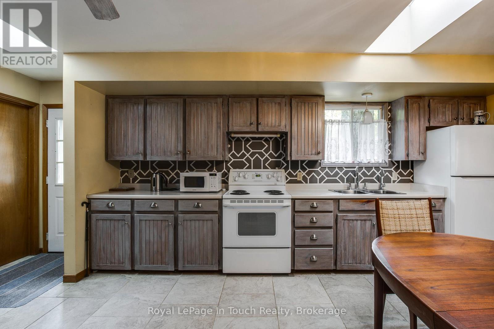 












171 OLIVER DRIVE

,
Tiny,




Ontario
L0L2J0

