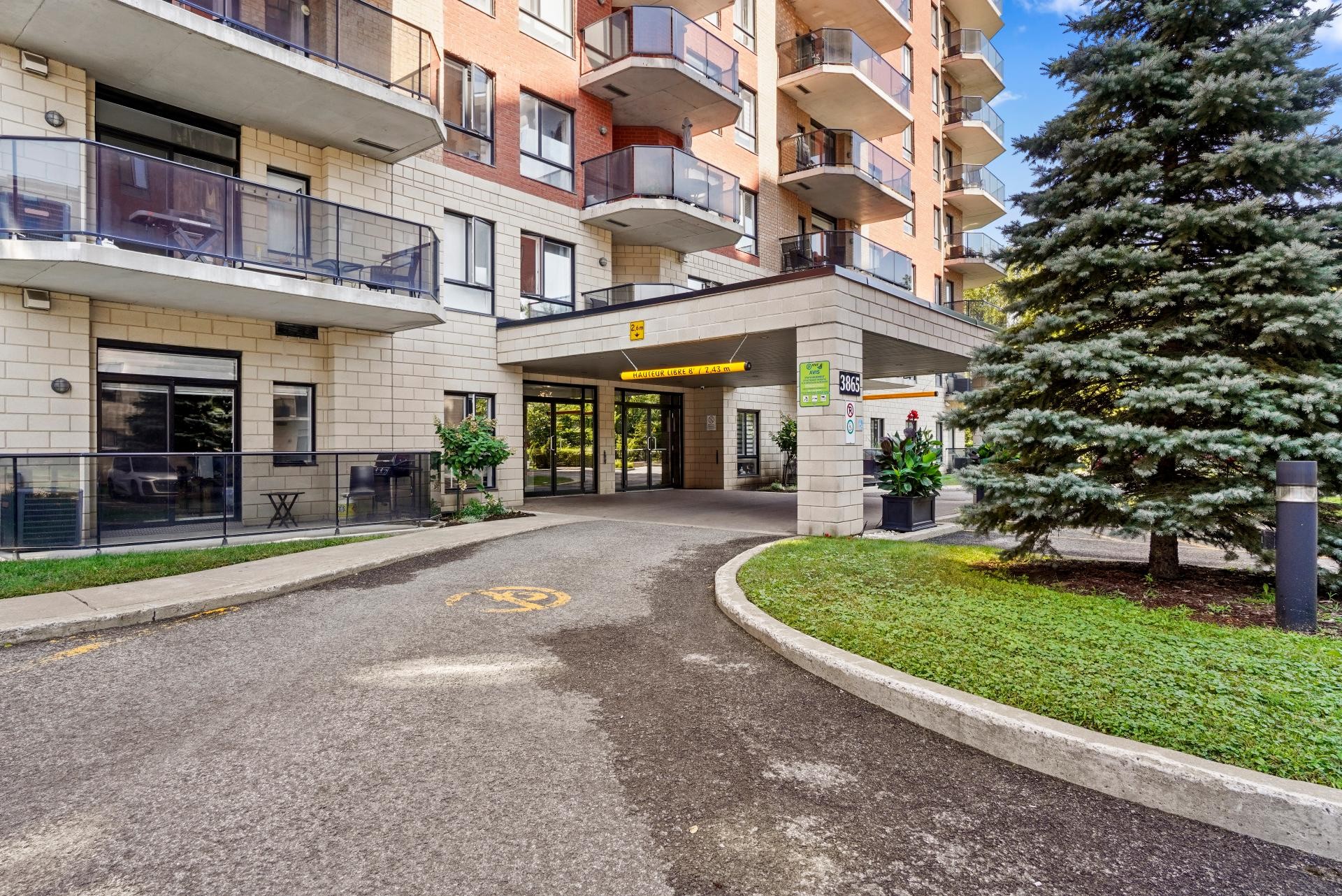 









3865


Boul. de Chenonceau

, 1501,
Laval (Chomedey),




QC
H7T0E1

