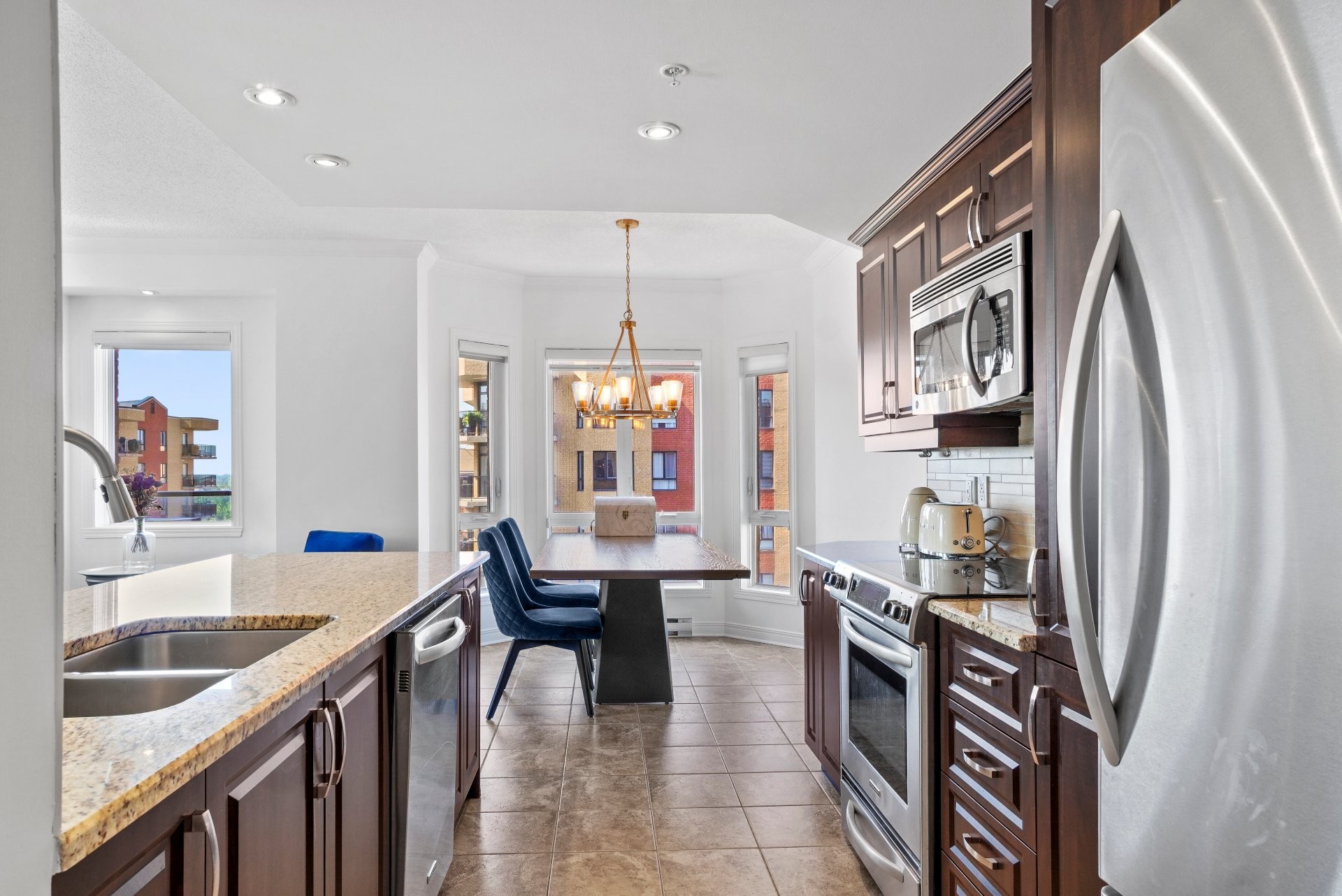 









3865


Boul. de Chenonceau

, 1501,
Laval (Chomedey),




QC
H7T0E1

