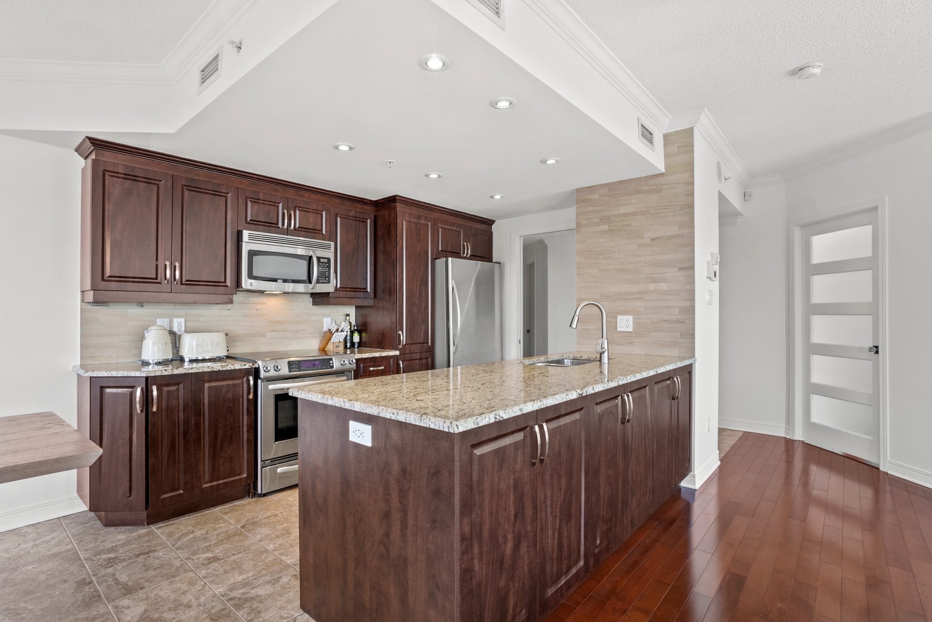 









3865


Boul. de Chenonceau

, 1501,
Laval (Chomedey),




QC
H7T0E1

