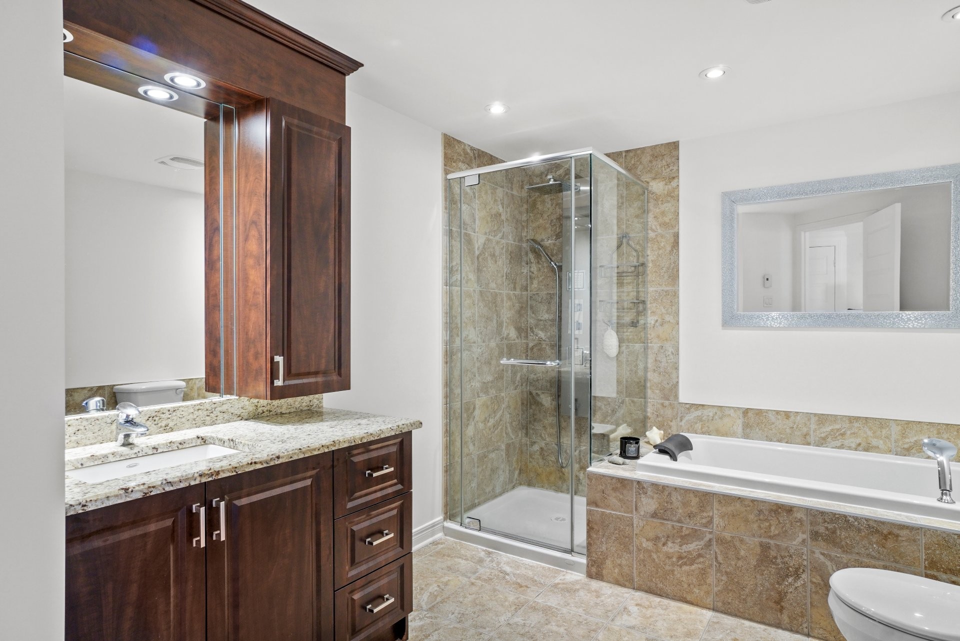 









3865


Boul. de Chenonceau

, 1501,
Laval (Chomedey),




QC
H7T0E1

