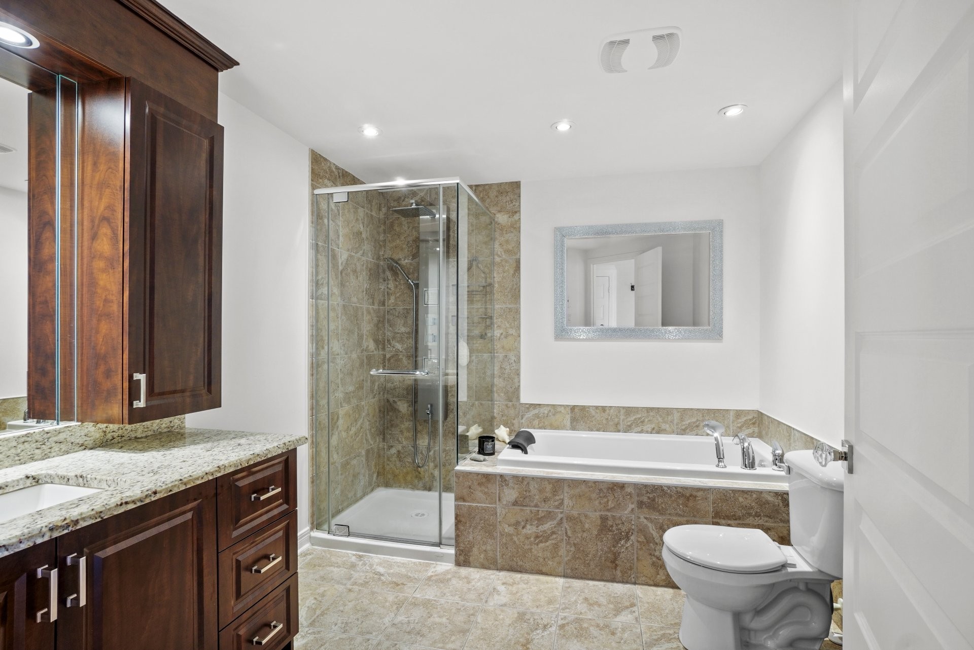 









3865


Boul. de Chenonceau

, 1501,
Laval (Chomedey),




QC
H7T0E1

