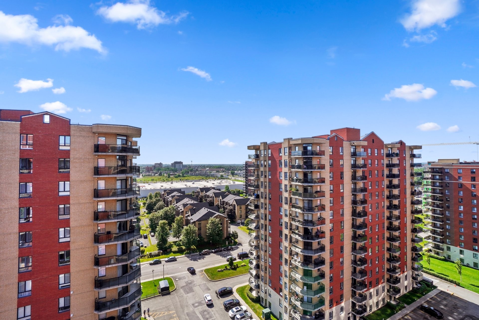 









3865


Boul. de Chenonceau

, 1501,
Laval (Chomedey),




QC
H7T0E1


