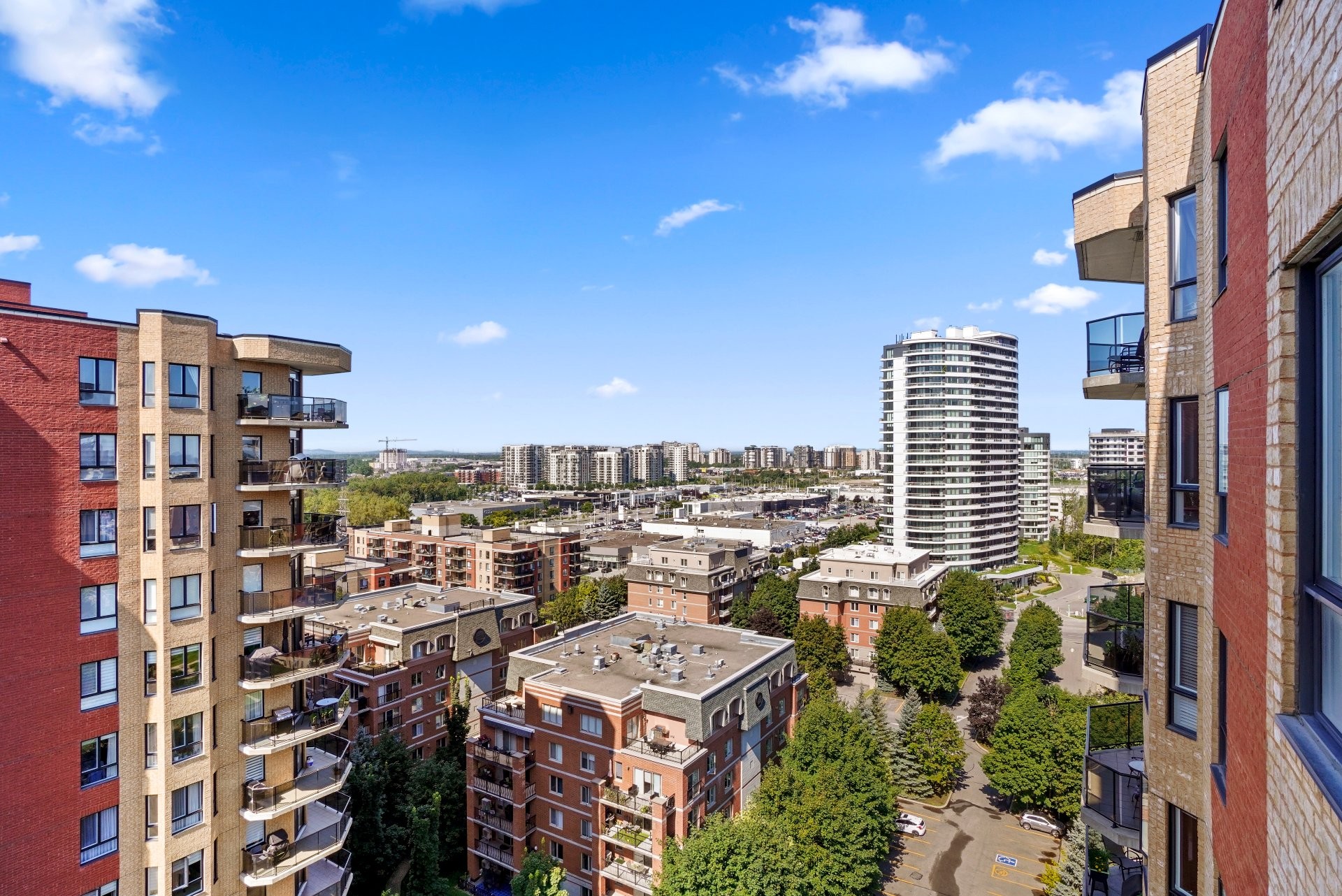 









3865


Boul. de Chenonceau

, 1501,
Laval (Chomedey),




QC
H7T0E1

