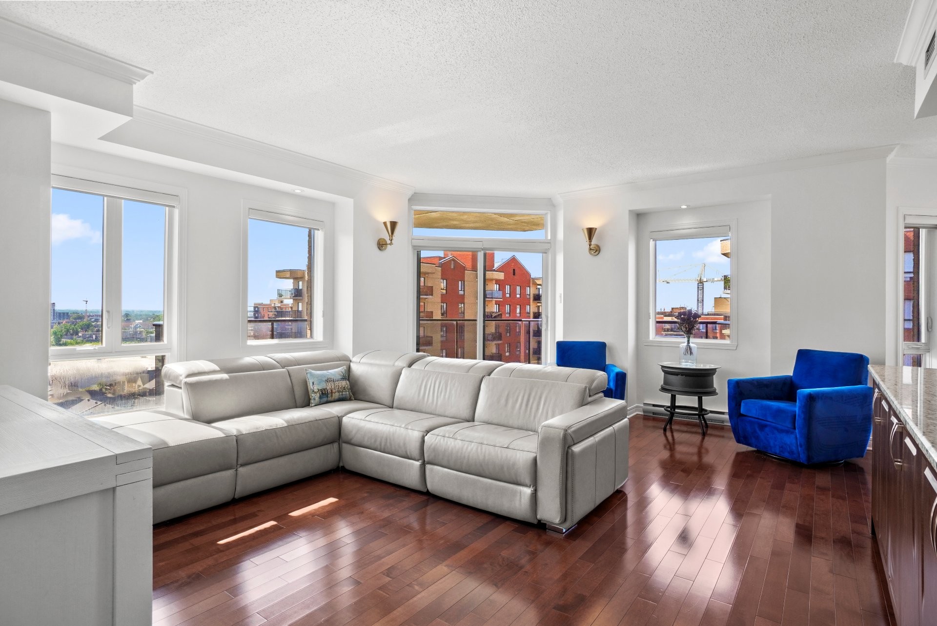 









3865


Boul. de Chenonceau

, 1501,
Laval (Chomedey),




QC
H7T0E1

