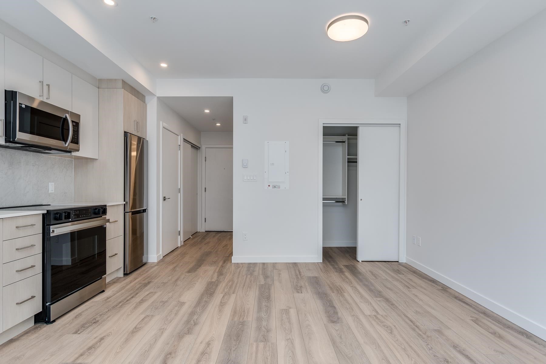 









13858


108

Avenue, E103,
Surrey,




BC
V3T 0T8

