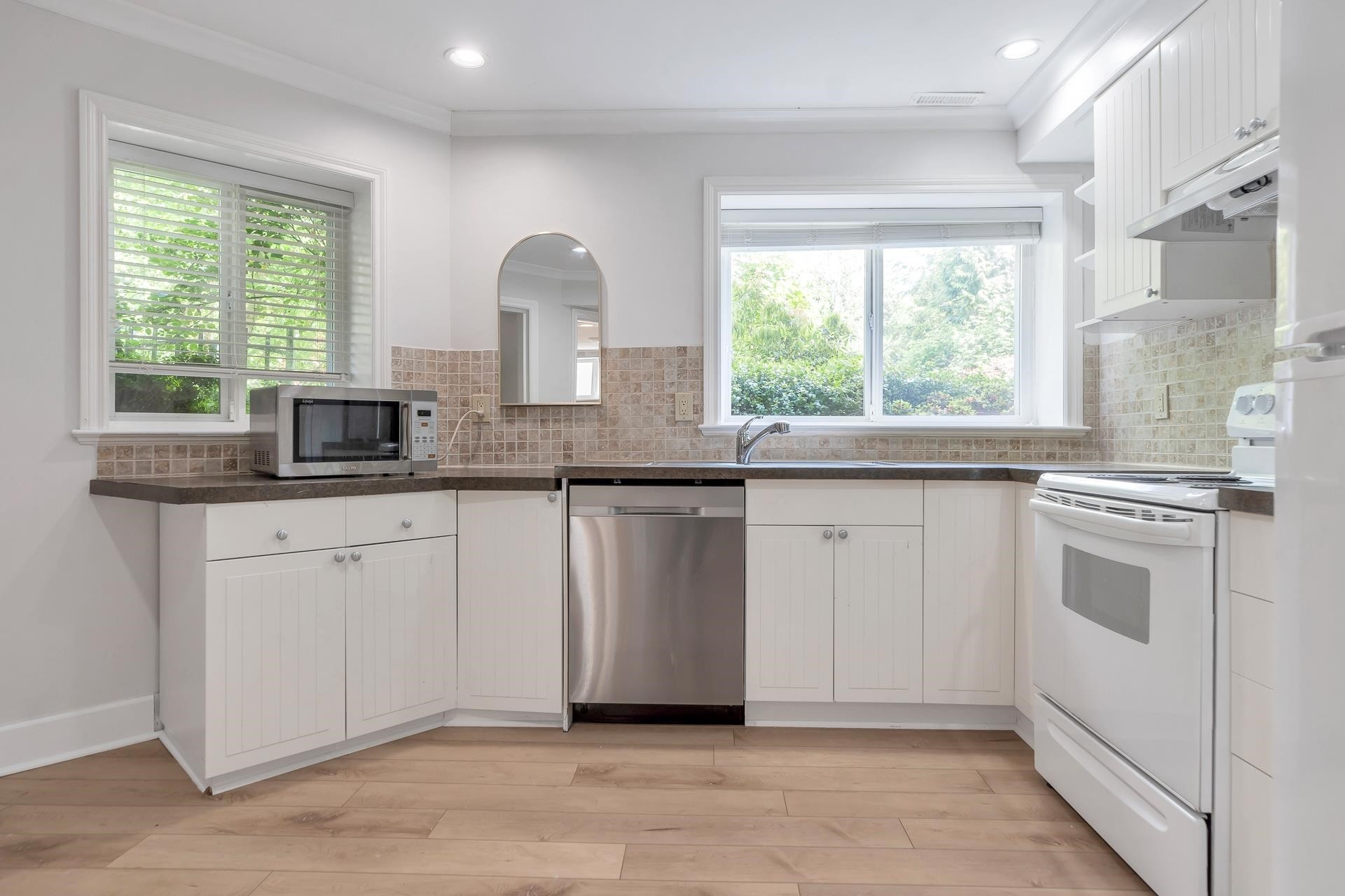 









9434


216a

Street,
Langley,




BC
V1M 4E2

