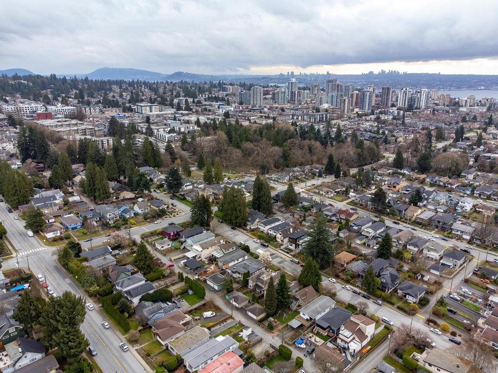 












331 W 22ND STREET

,
North Vancouver,




BC
V7M 2A3

