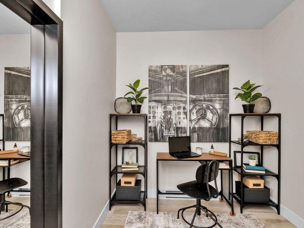 









22348


North

Avenue, 402,
Maple Ridge,




BC
X0X 0X0

