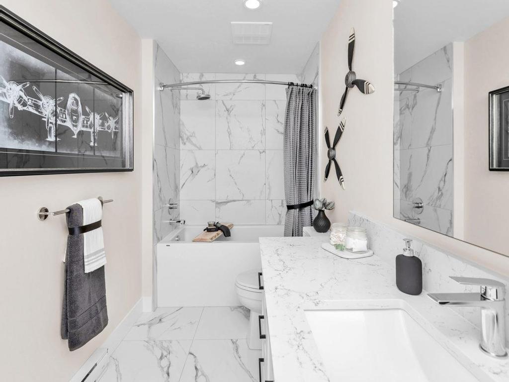 









22348


North

Avenue, 402,
Maple Ridge,




BC
X0X 0X0

