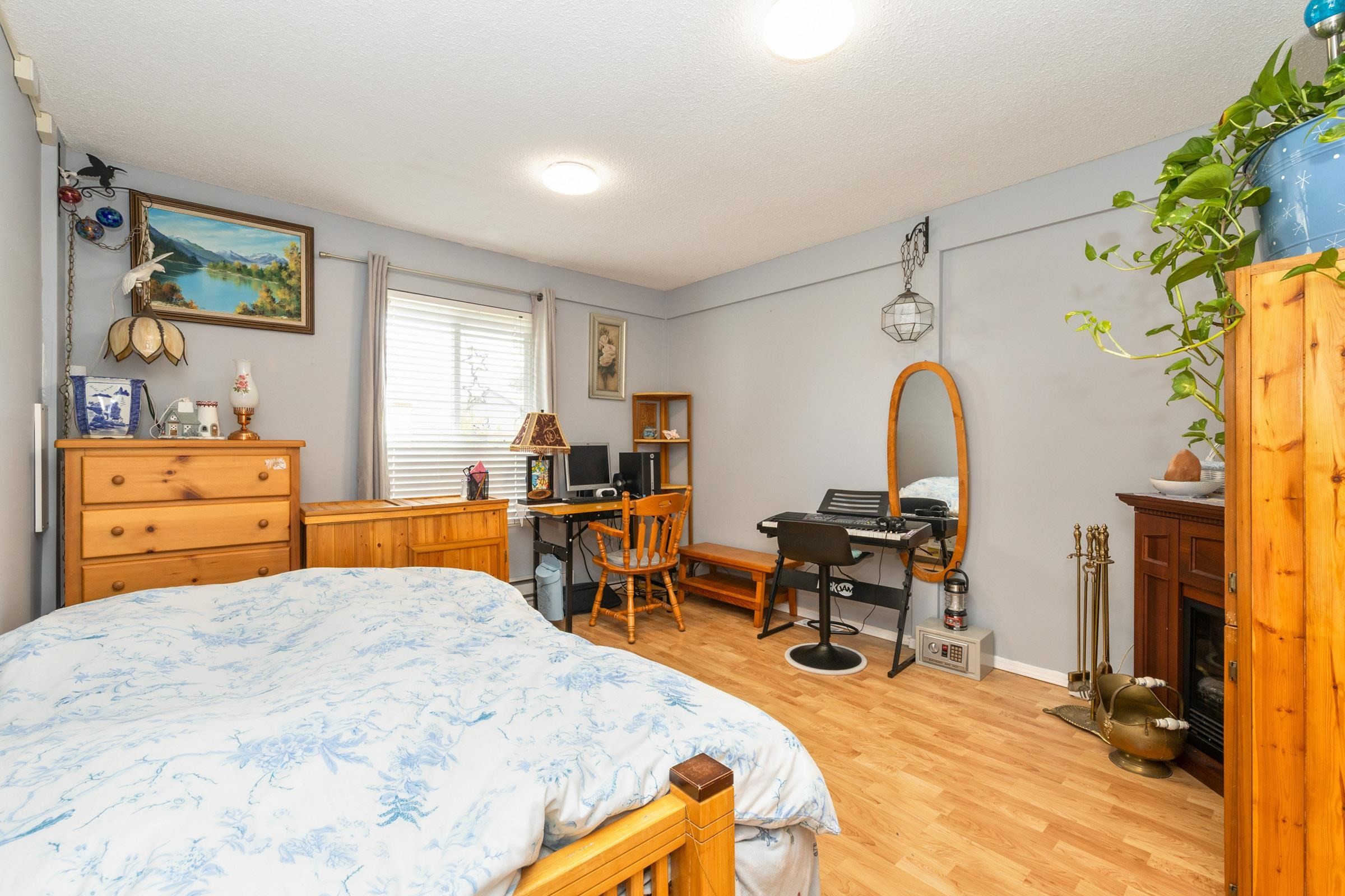 









22914


Storey

Avenue,
Maple Ridge,




BC
V2X 3W1

