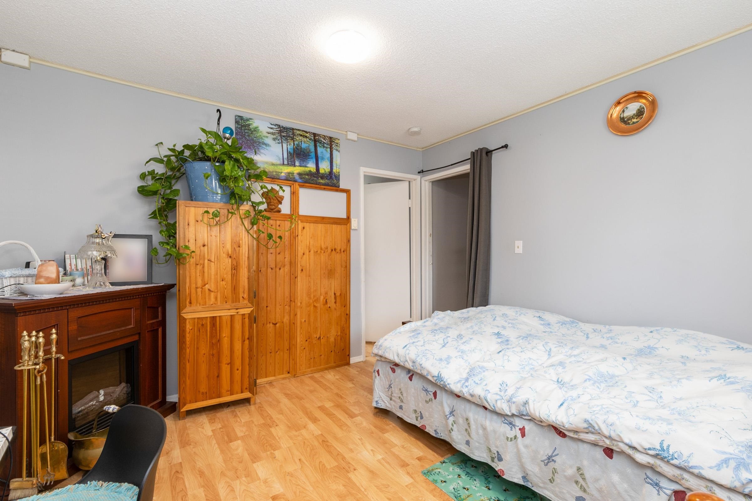 









22914


Storey

Avenue,
Maple Ridge,




BC
V2X 3W1

