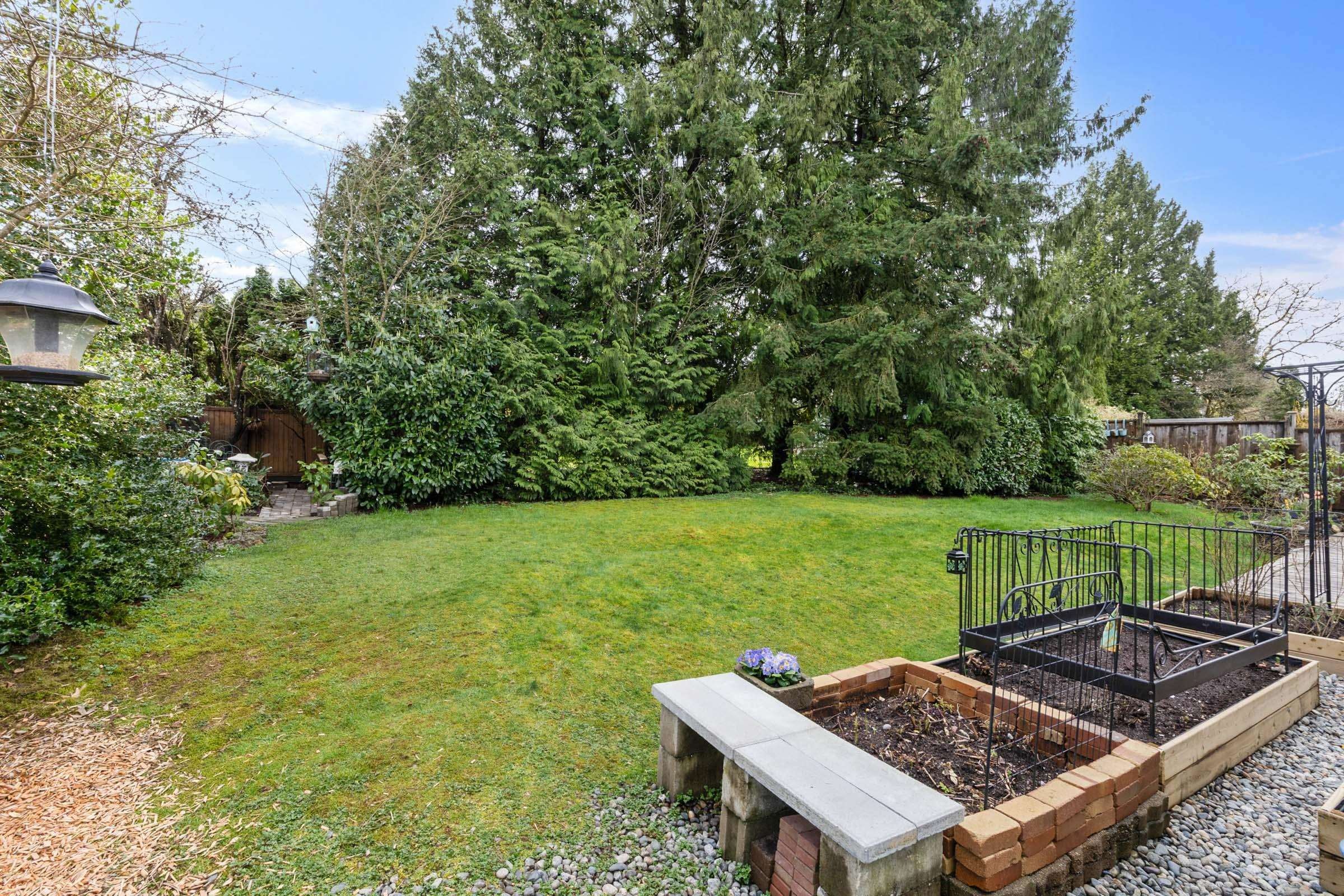 









22914


Storey

Avenue,
Maple Ridge,




BC
V2X 3W1

