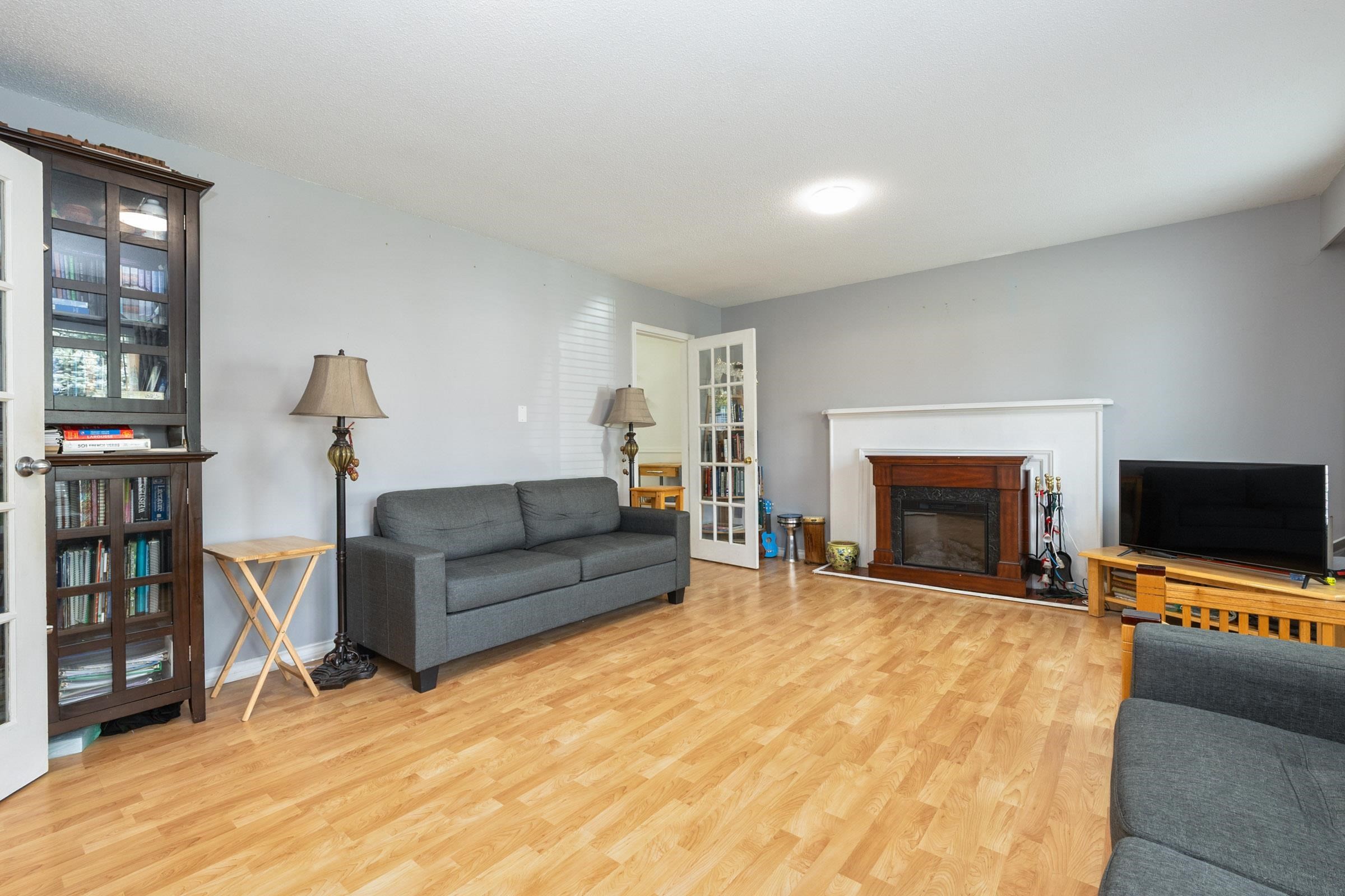 









22914


Storey

Avenue,
Maple Ridge,




BC
V2X 3W1

