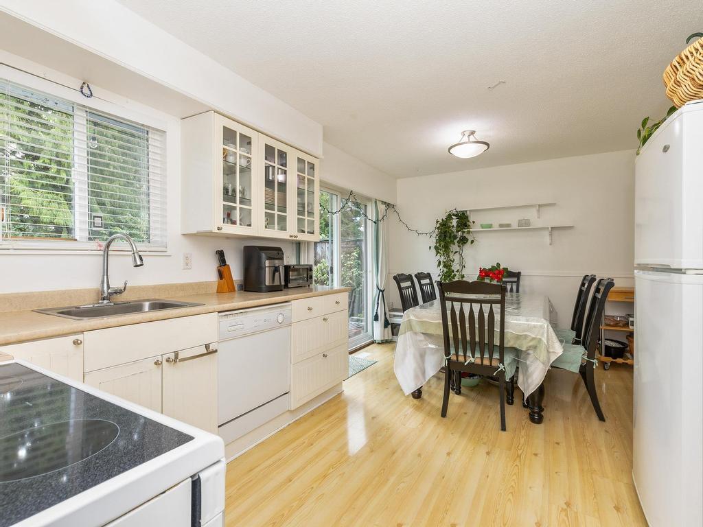 









22914


Storey

Avenue,
Maple Ridge,




BC
V2X 3W1

