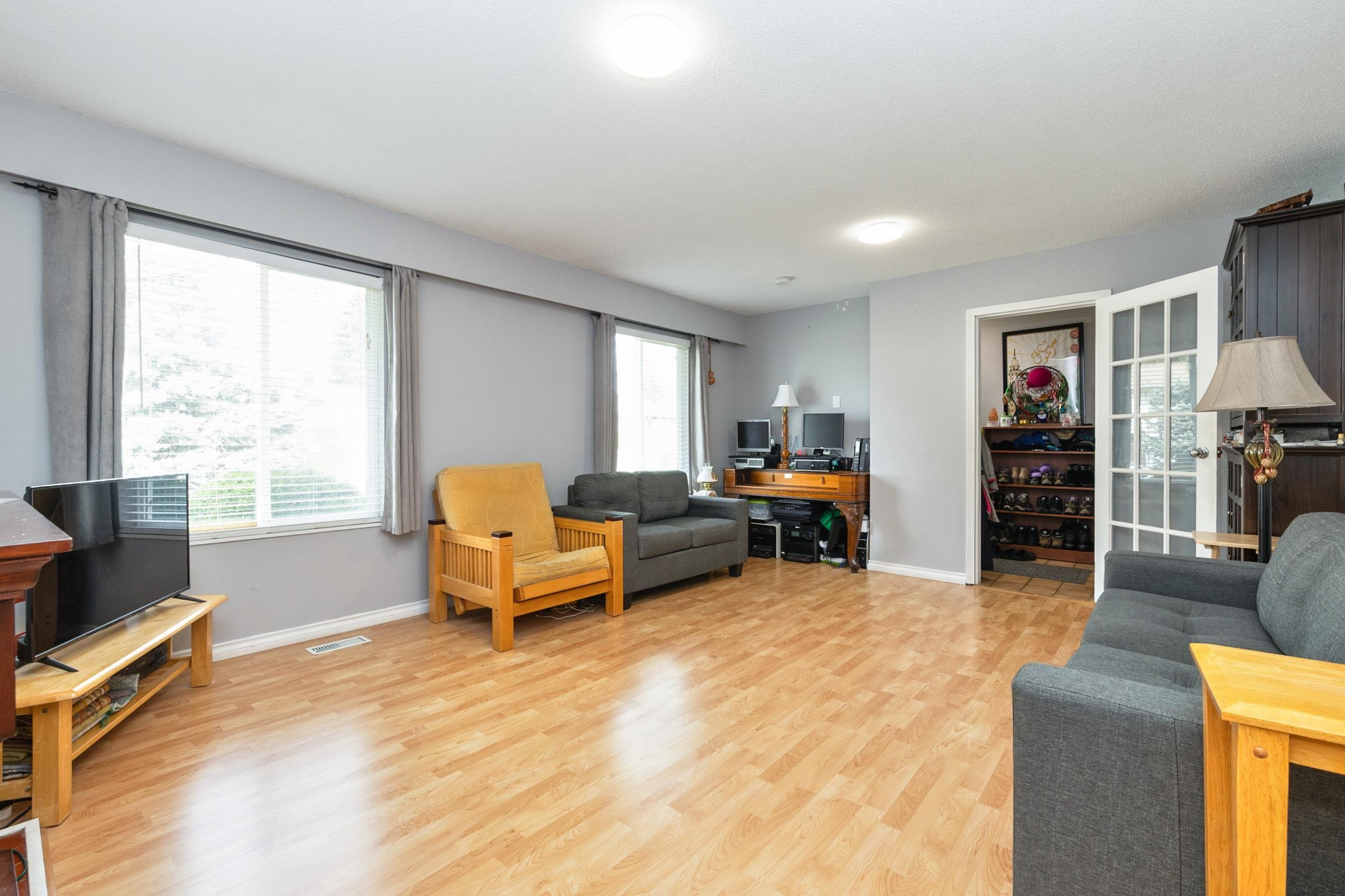 









22914


Storey

Avenue,
Maple Ridge,




BC
V2X 3W1

