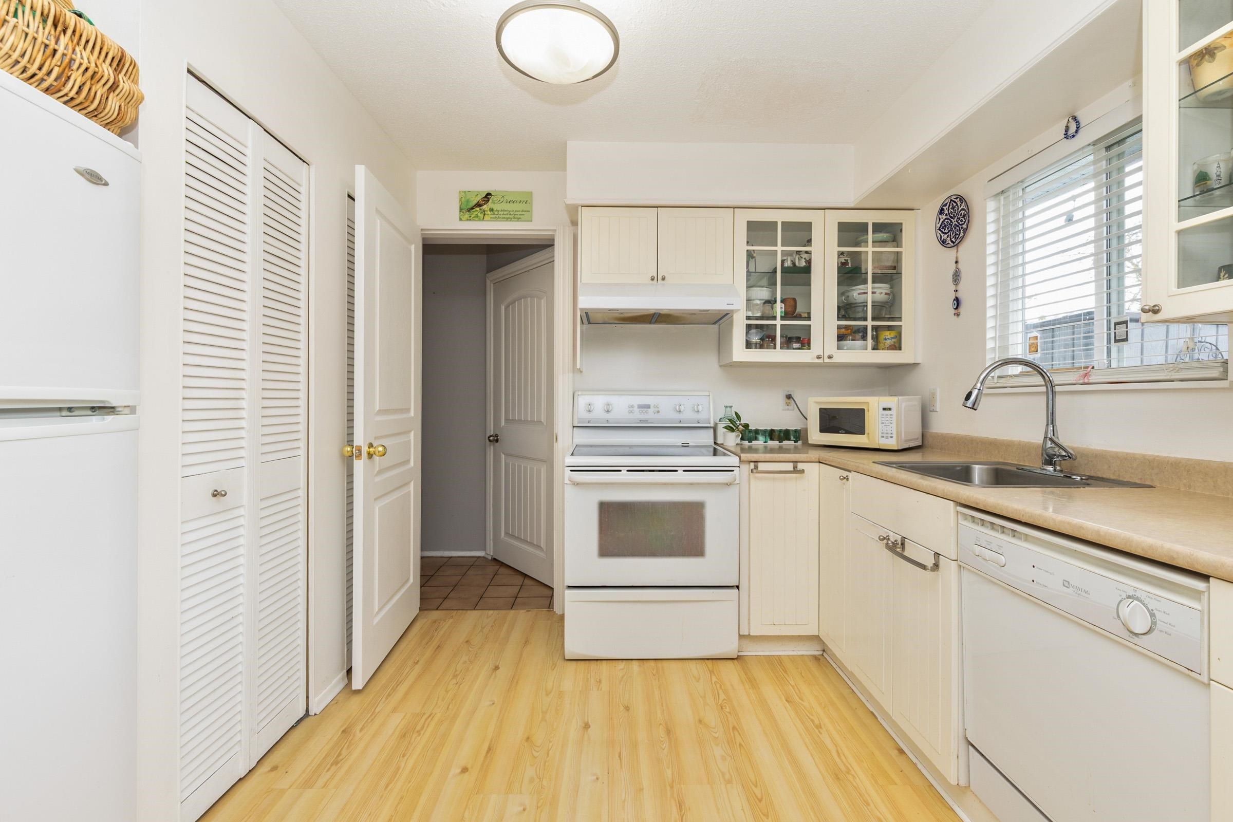 









22914


Storey

Avenue,
Maple Ridge,




BC
V2X 3W1

