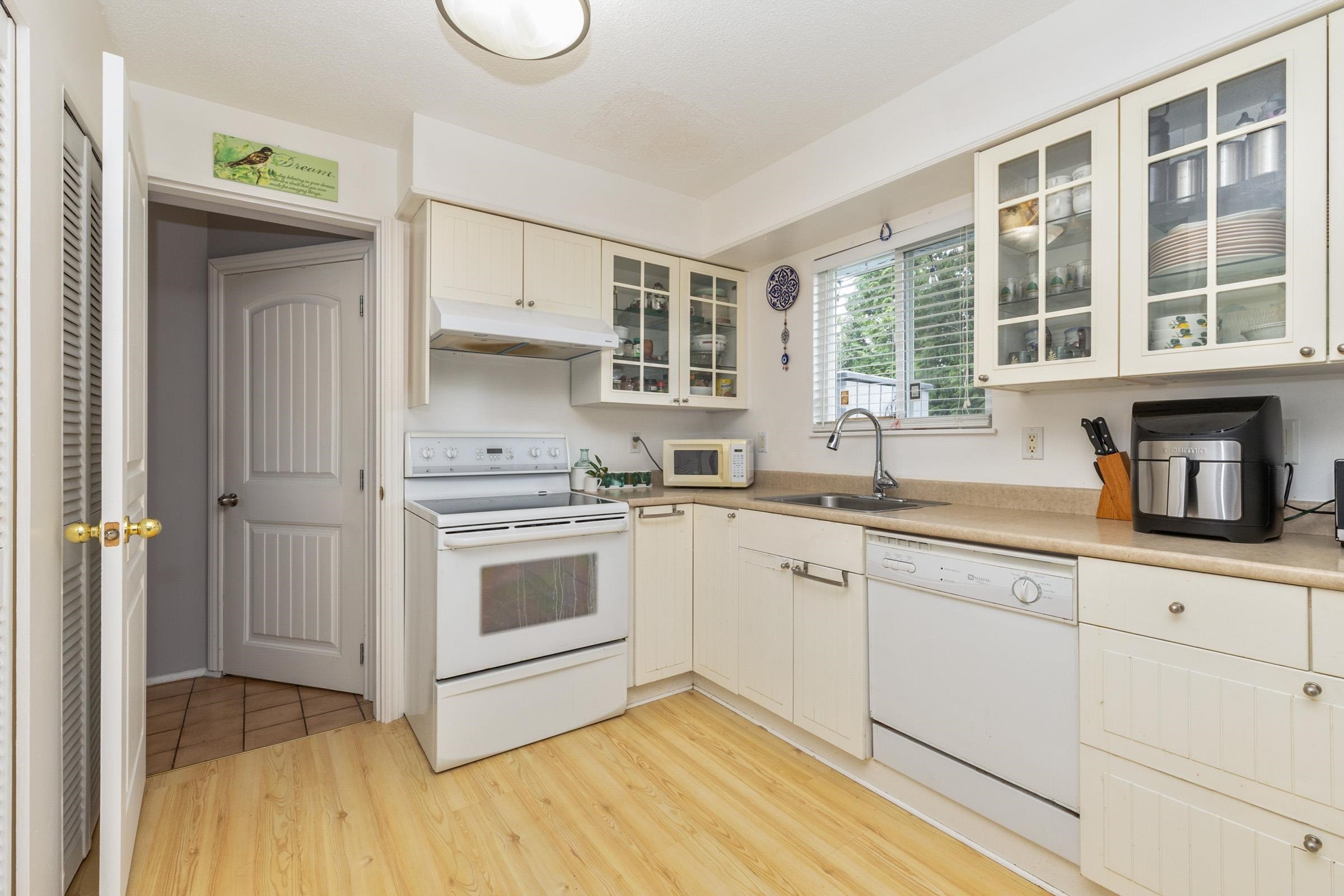 









22914


Storey

Avenue,
Maple Ridge,




BC
V2X 3W1

