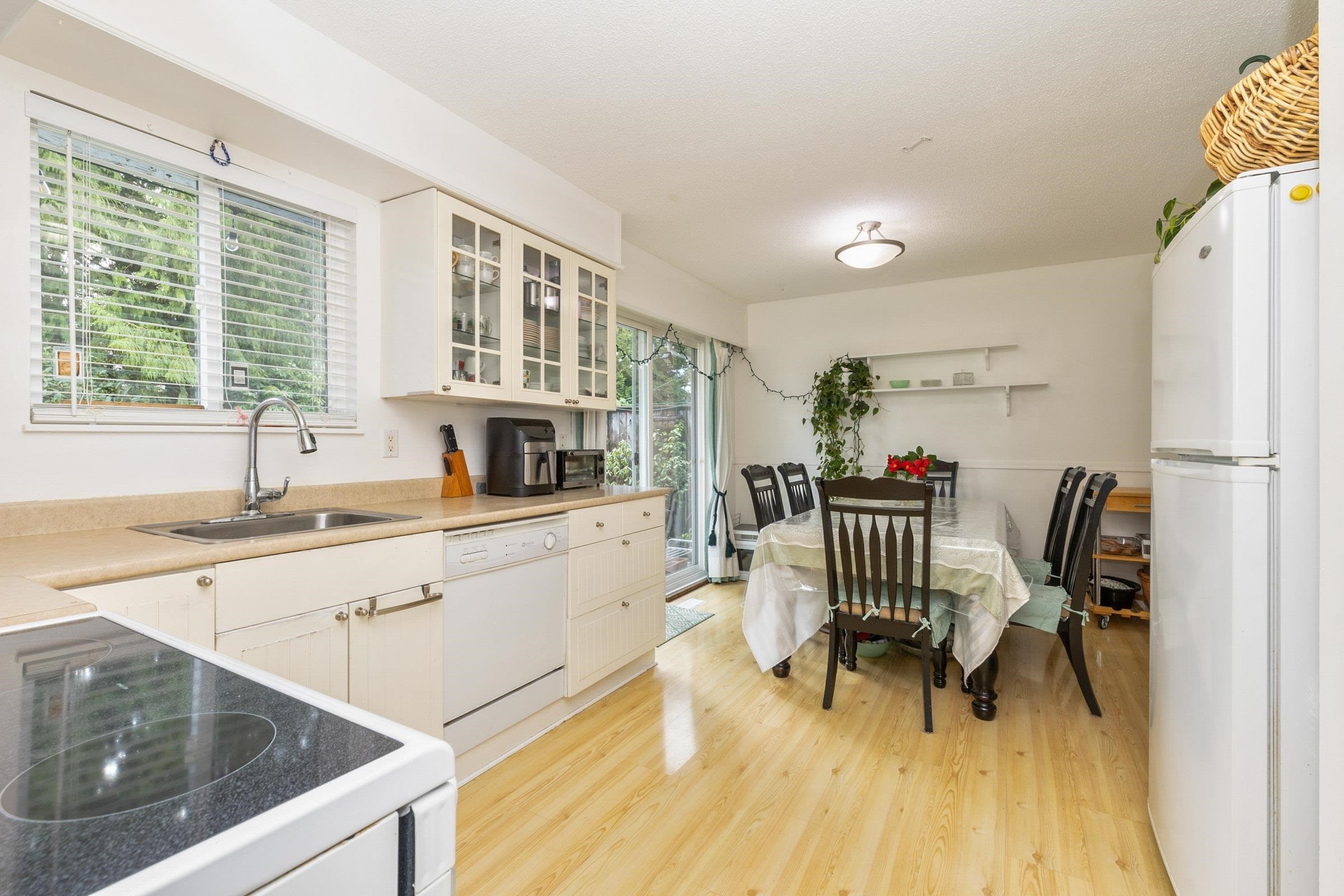 









22914


Storey

Avenue,
Maple Ridge,




BC
V2X 3W1

