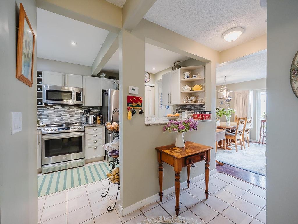 









561


Shaw

Avenue, 3,
Coquitlam,




BC
V3K 2R2

