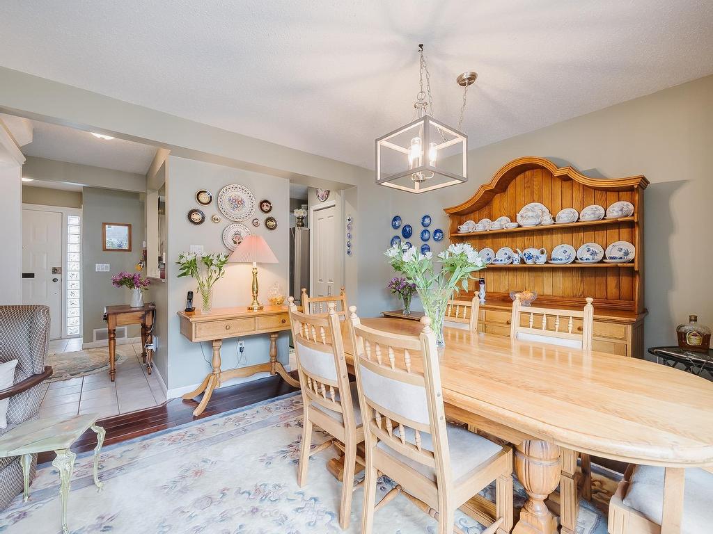 









561


Shaw

Avenue, 3,
Coquitlam,




BC
V3K 2R2

