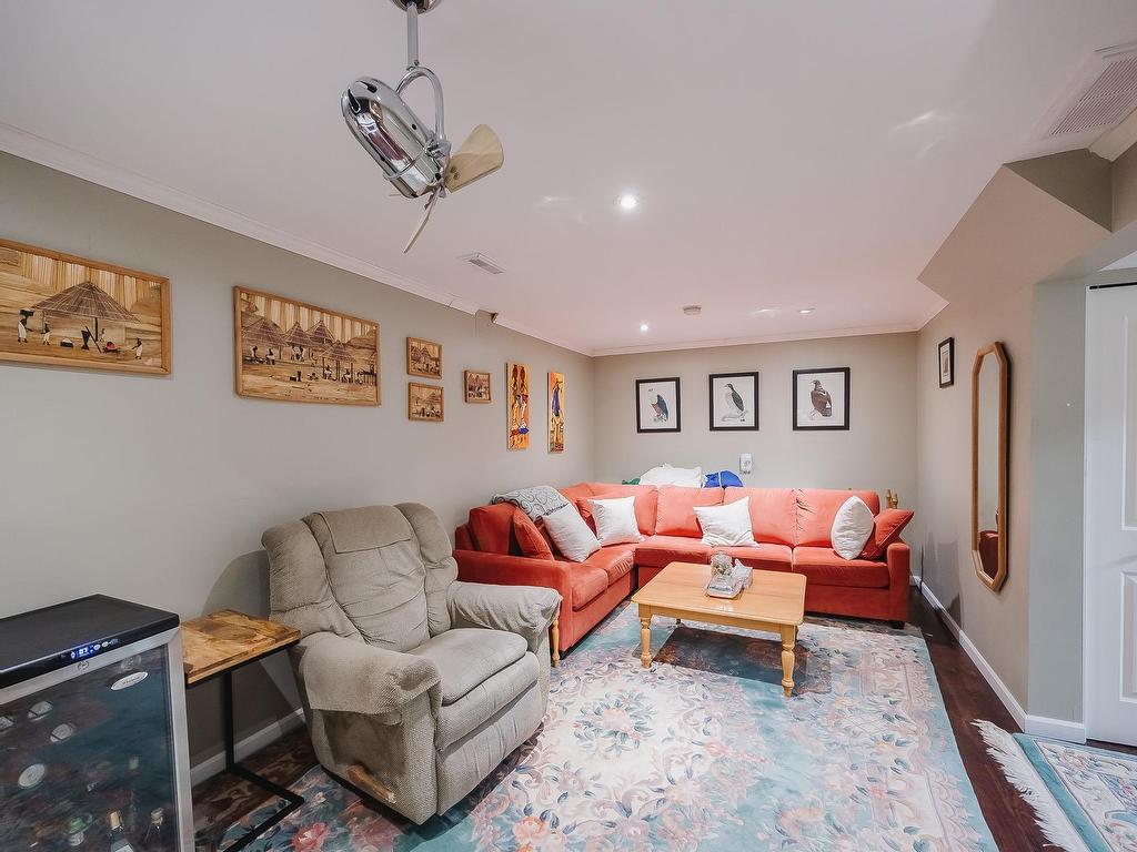 









561


Shaw

Avenue, 3,
Coquitlam,




BC
V3K 2R2


