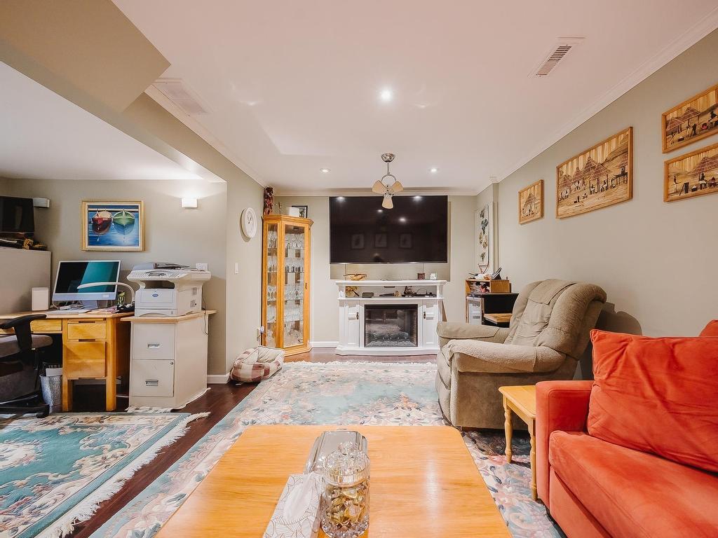 









561


Shaw

Avenue, 3,
Coquitlam,




BC
V3K 2R2

