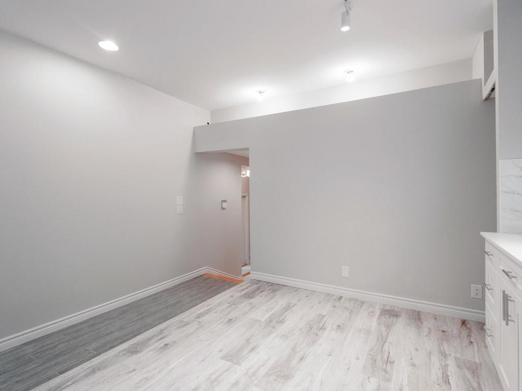 









11554


284

Street,
Maple Ridge,




BC
V2W 1L9

