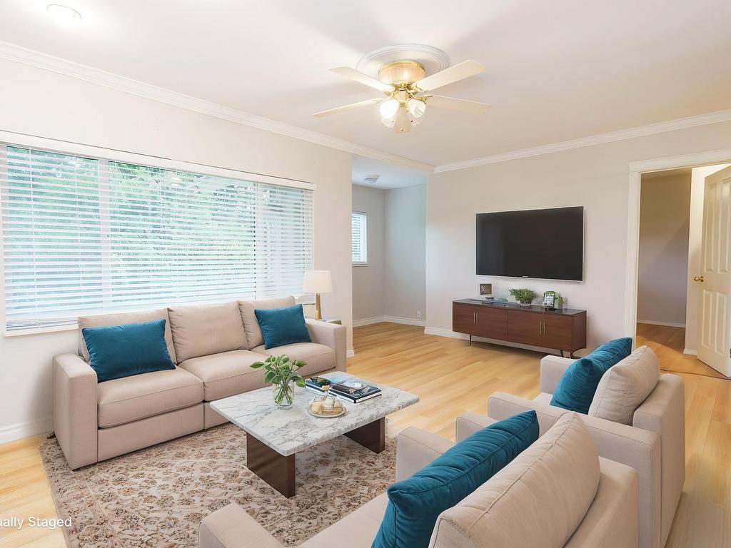 









11554


284

Street,
Maple Ridge,




BC
V2W 1L9

