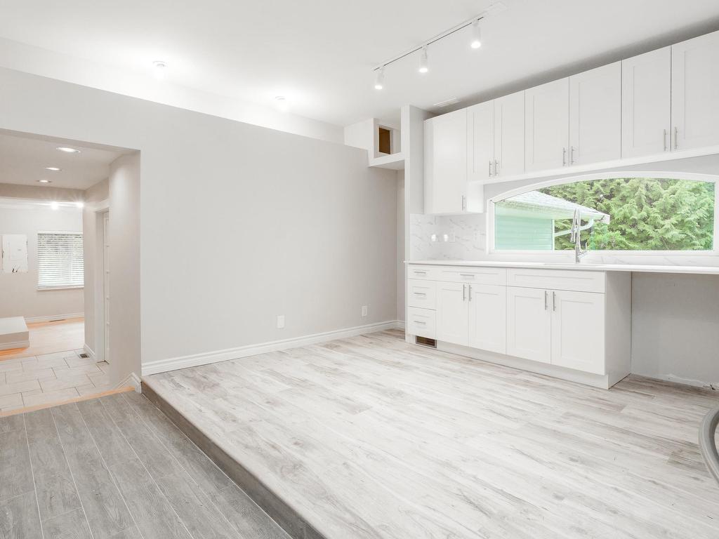 









11554


284

Street,
Maple Ridge,




BC
V2W 1L9


