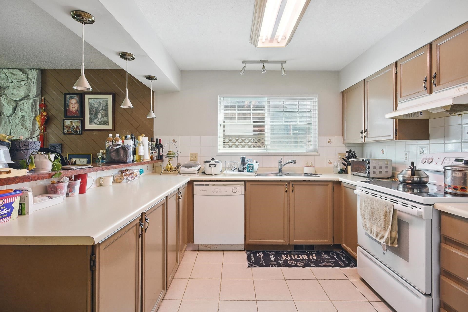 









1177


Esperanza

Drive,
Coquitlam,




BC
V3C 6C7

