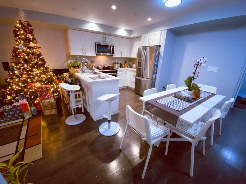 









1990


Westminster

Avenue, 103,
Coquitlam,




BC
V3B 1E8

