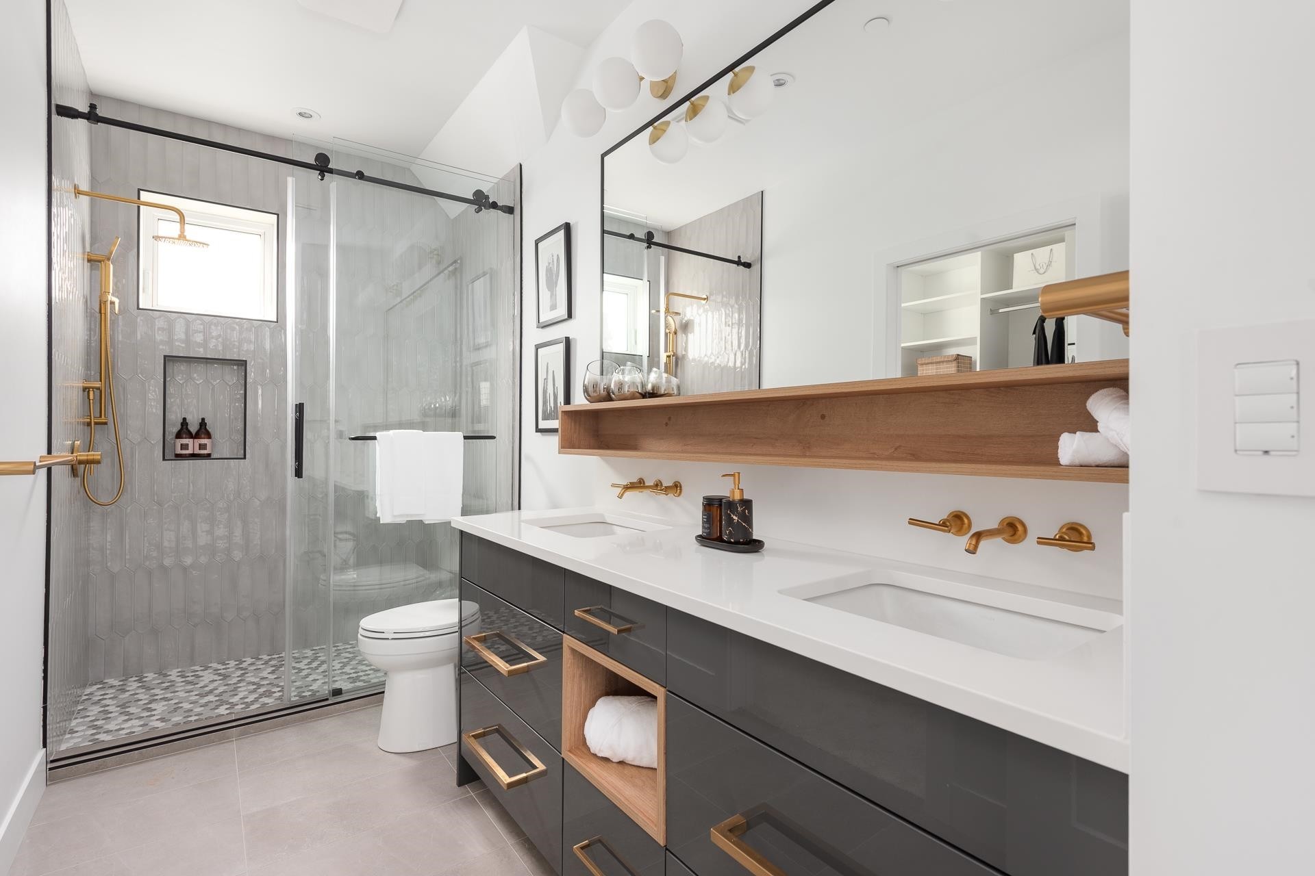 









1071


22nd

Avenue East,
Vancouver,




BC
V5V 1W2

