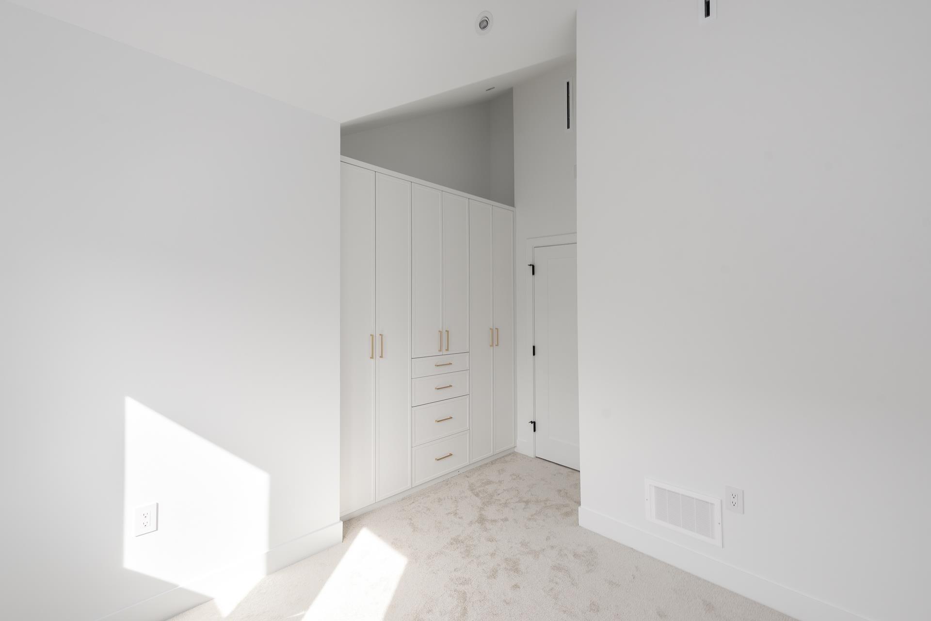 









1071


22nd

Avenue East,
Vancouver,




BC
V5V 1W2


