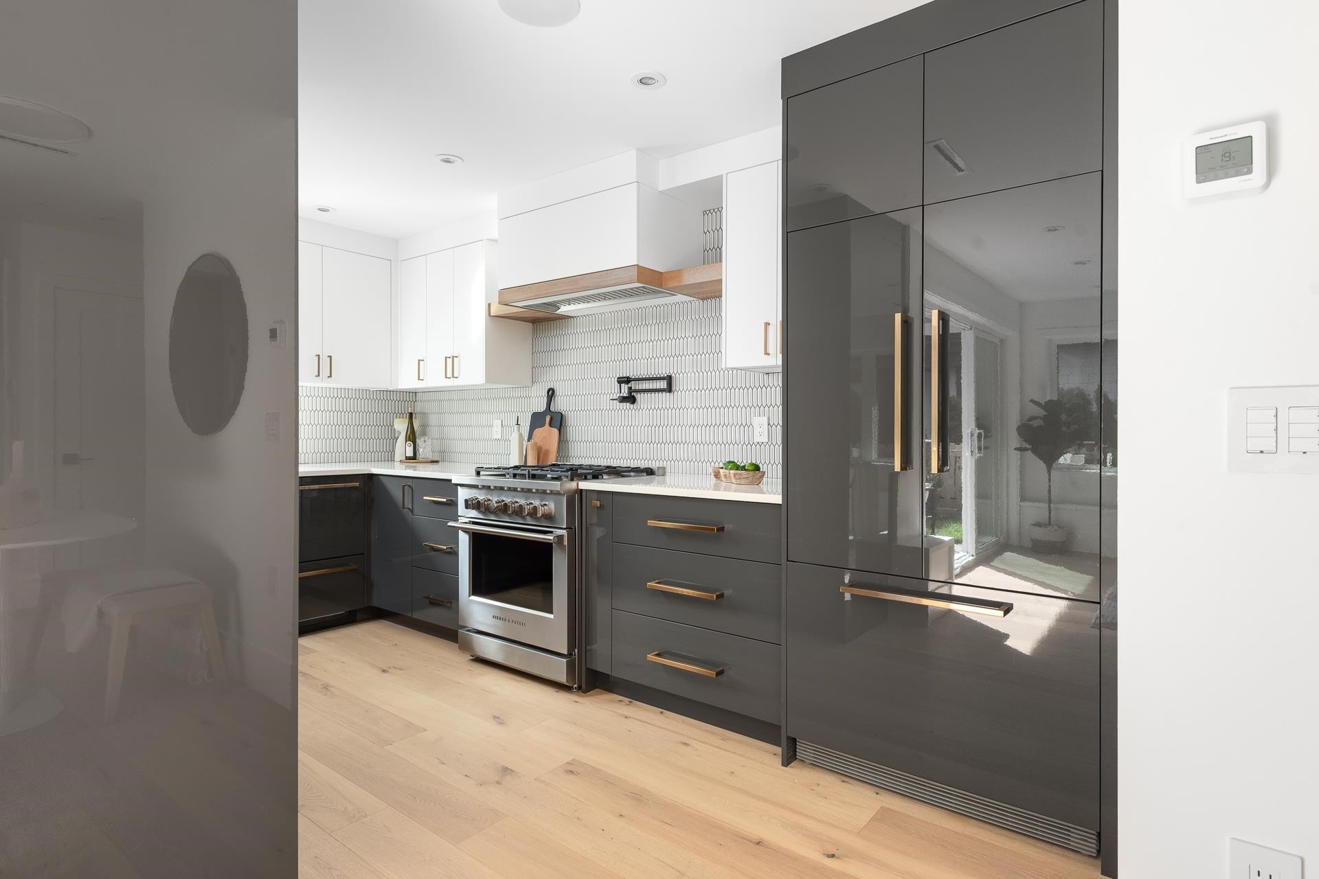 









1071


22nd

Avenue East,
Vancouver,




BC
V5V 1W2


