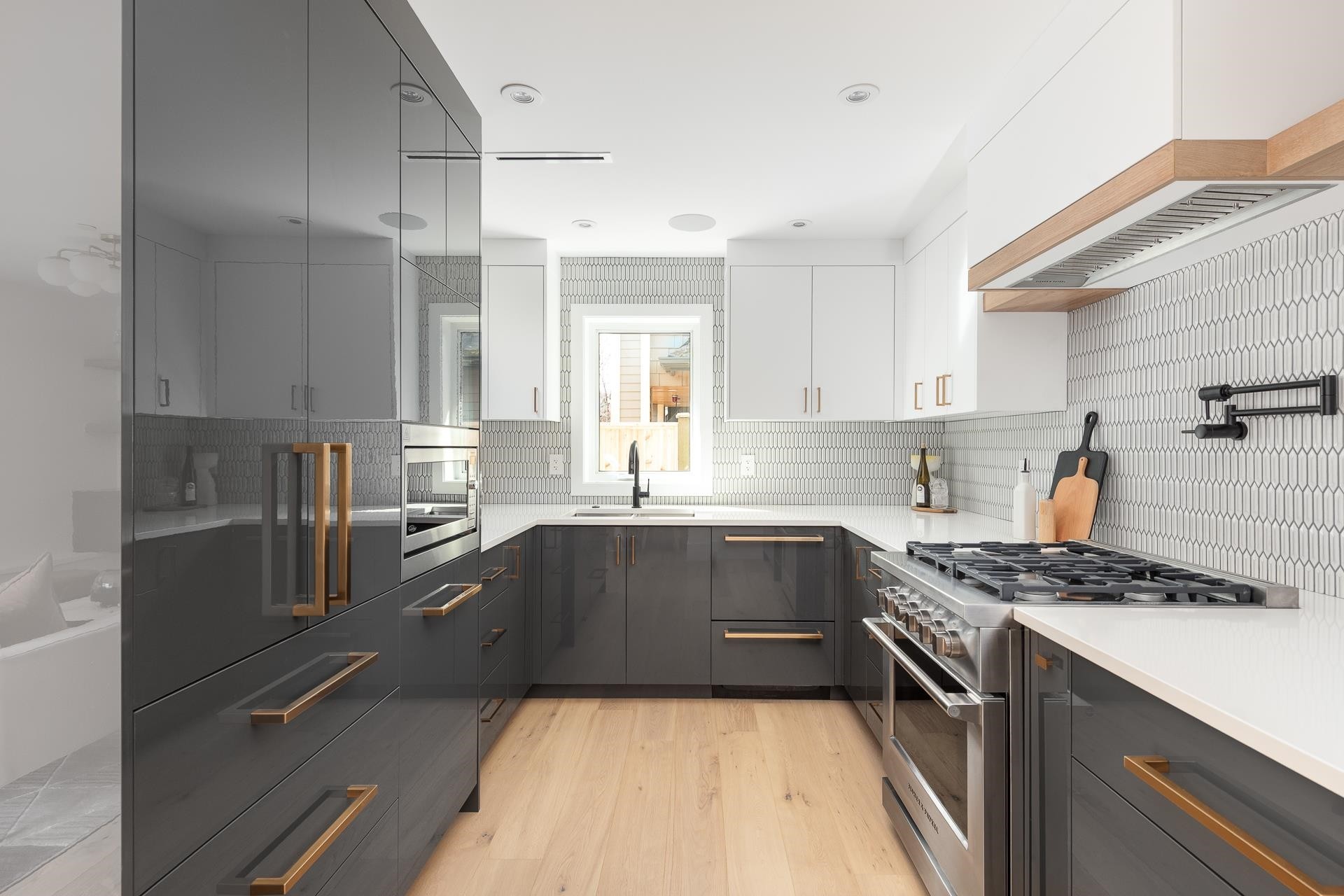 









1071


22nd

Avenue East,
Vancouver,




BC
V5V 1W2

