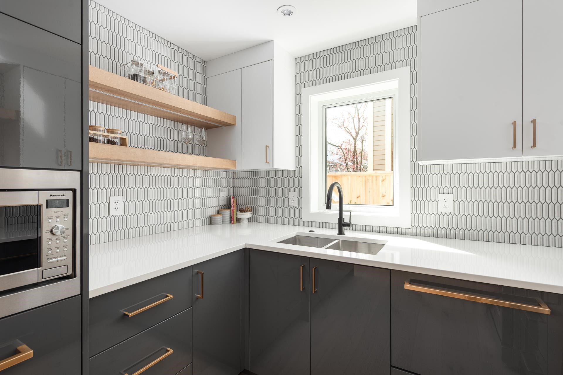 









1071


22nd

Avenue East,
Vancouver,




BC
V5V 1W2

