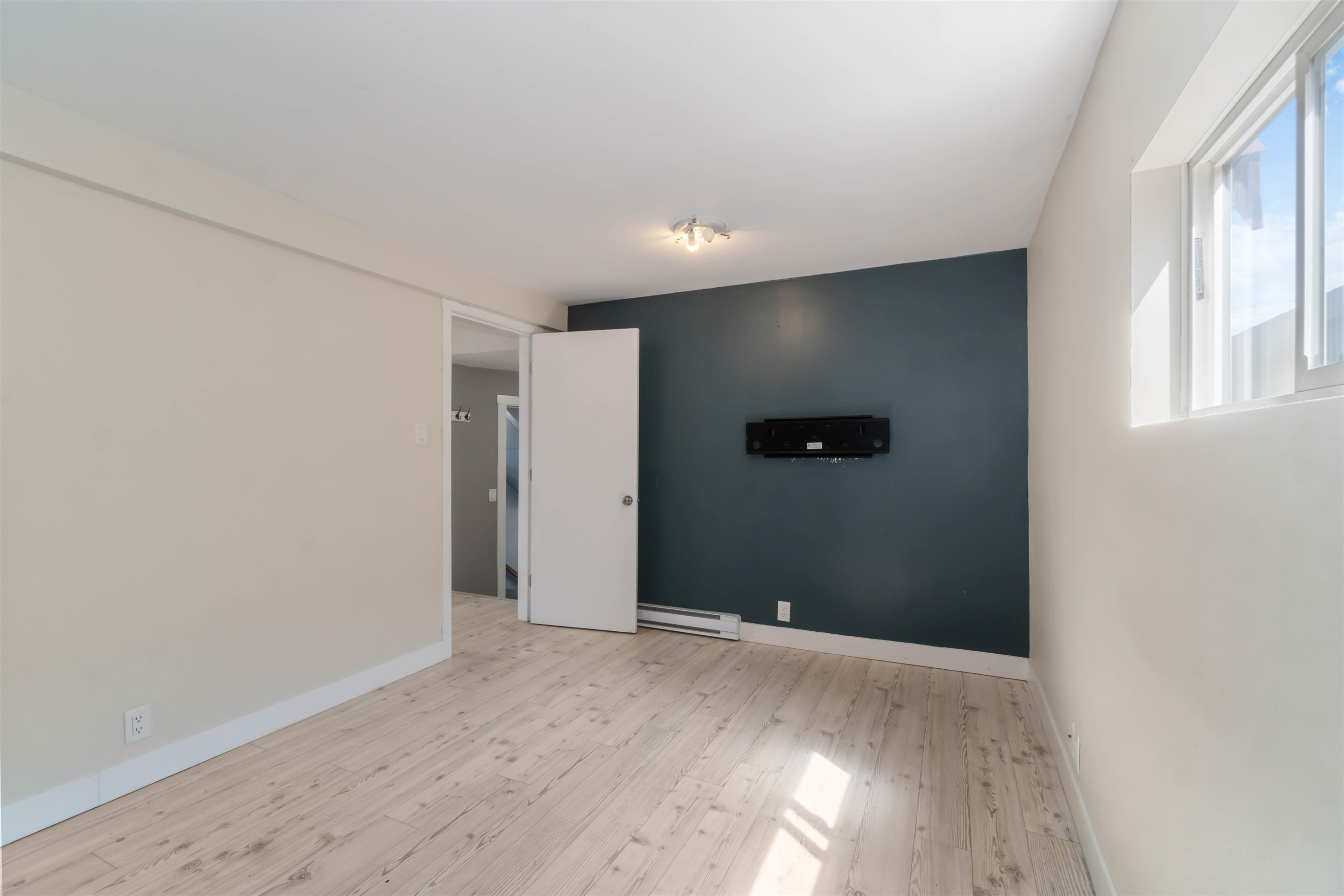 









242


26th

Avenue East,
Vancouver,




BC
V5V 2H3

