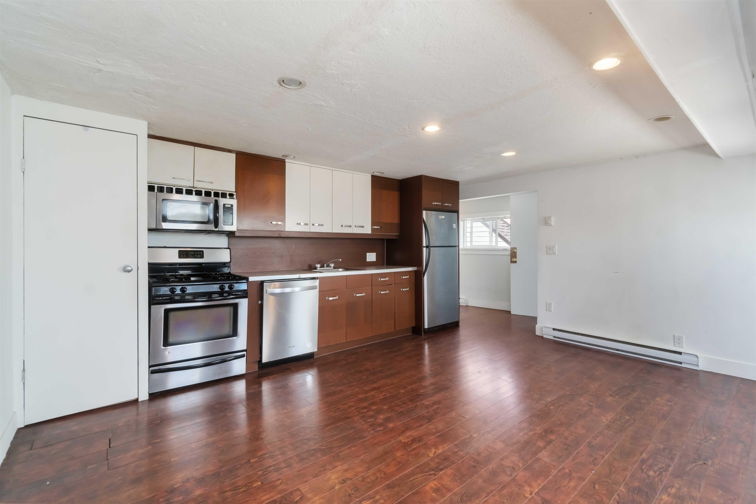 









242


26th

Avenue East,
Vancouver,




BC
V5V 2H3

