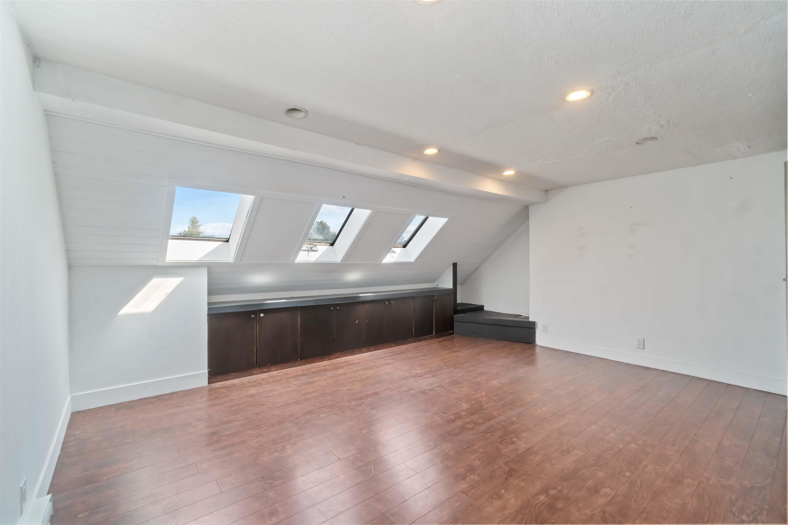 









242


26th

Avenue East,
Vancouver,




BC
V5V 2H3

