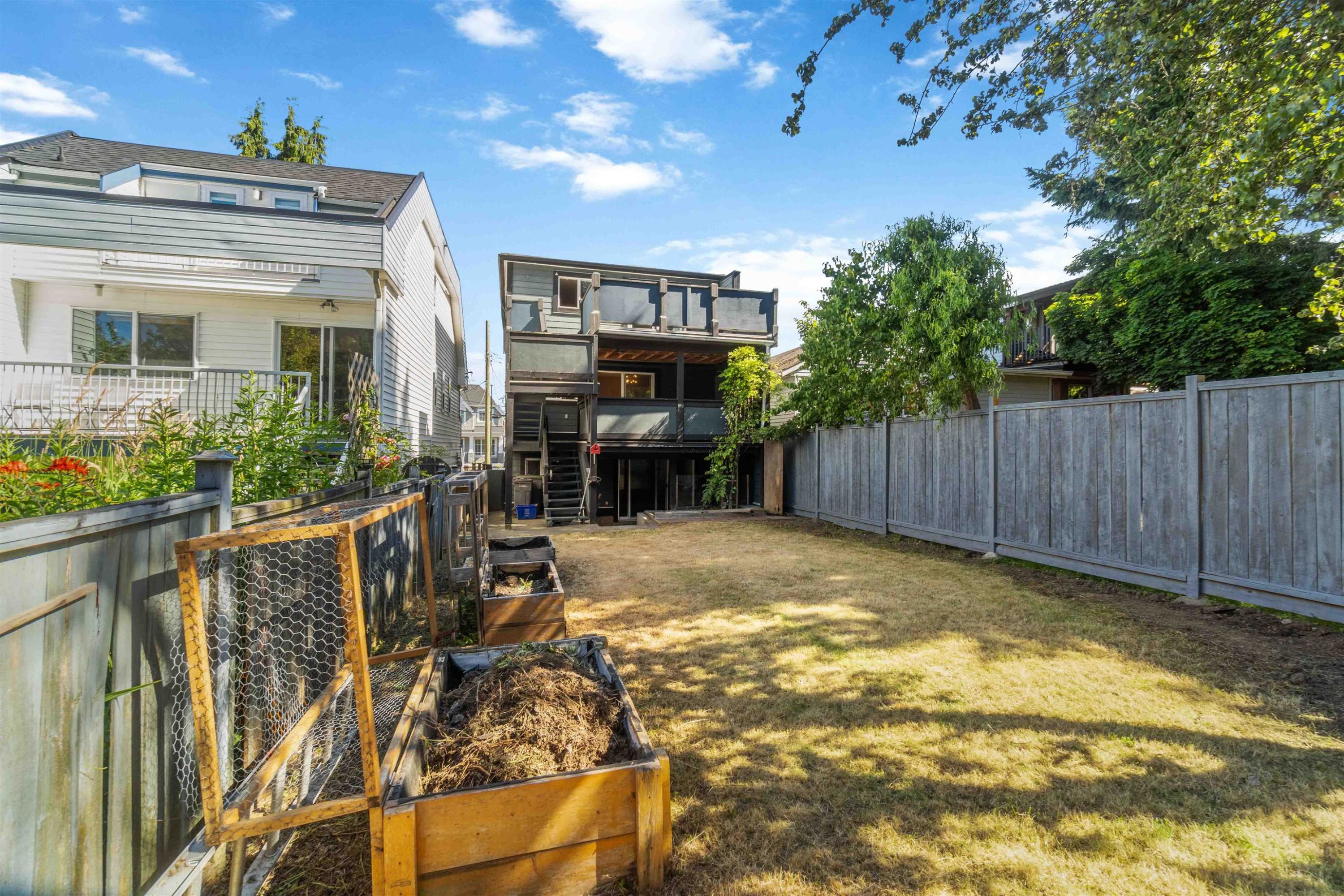 









242


26th

Avenue East,
Vancouver,




BC
V5V 2H3

