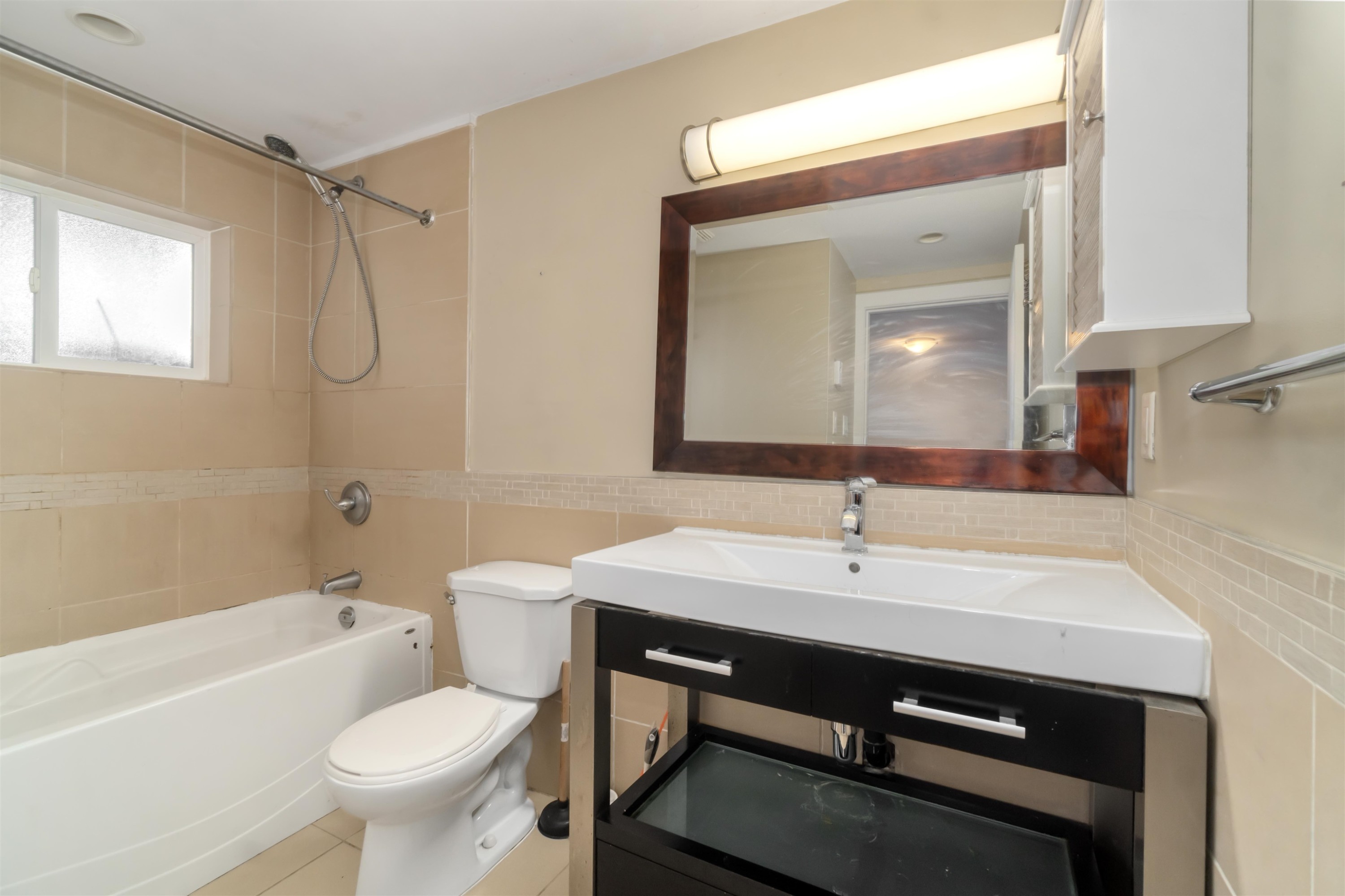 









242


26th

Avenue East,
Vancouver,




BC
V5V 2H3


