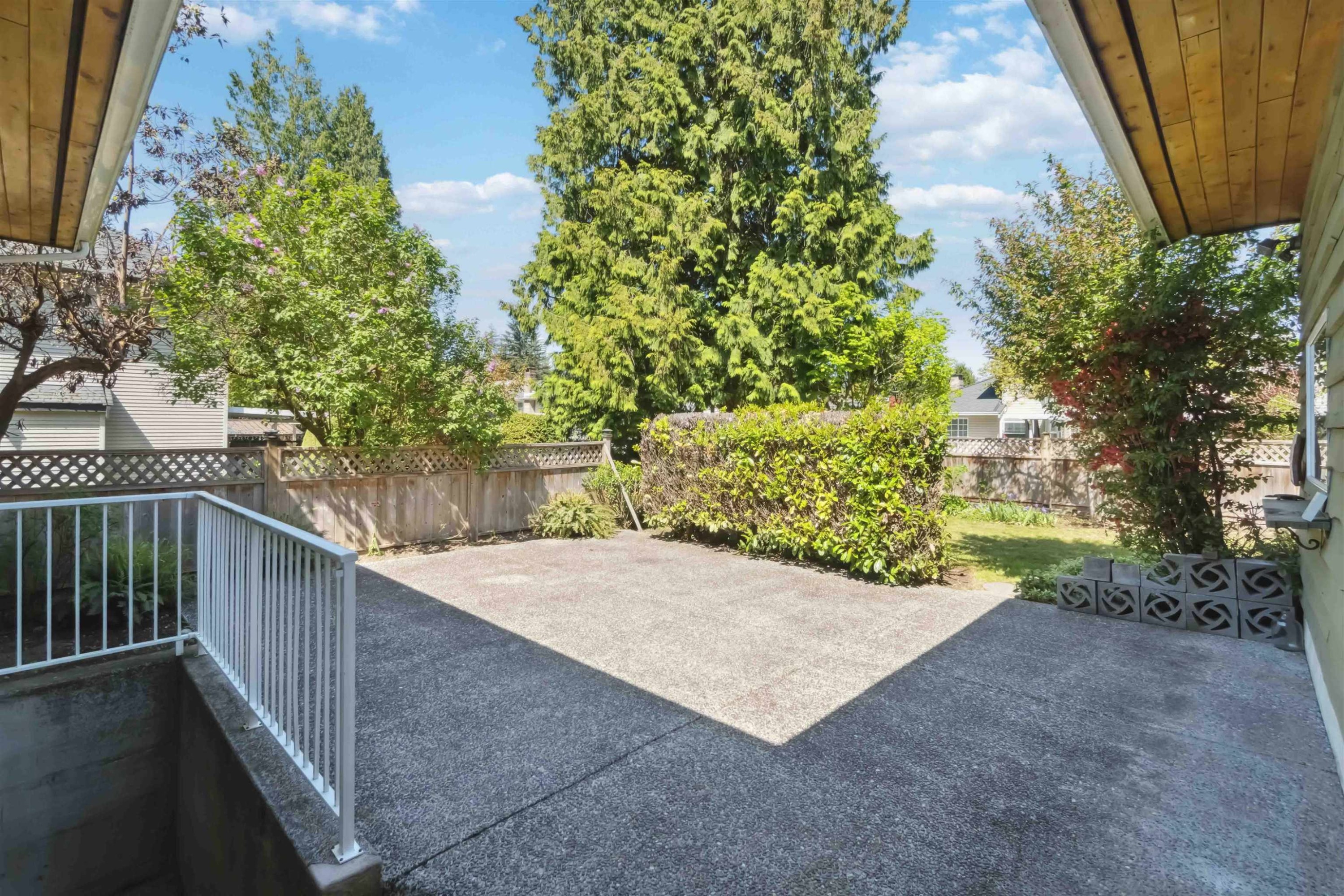 









805


Foster

Avenue,
Coquitlam,




BC
V3J 2L8

