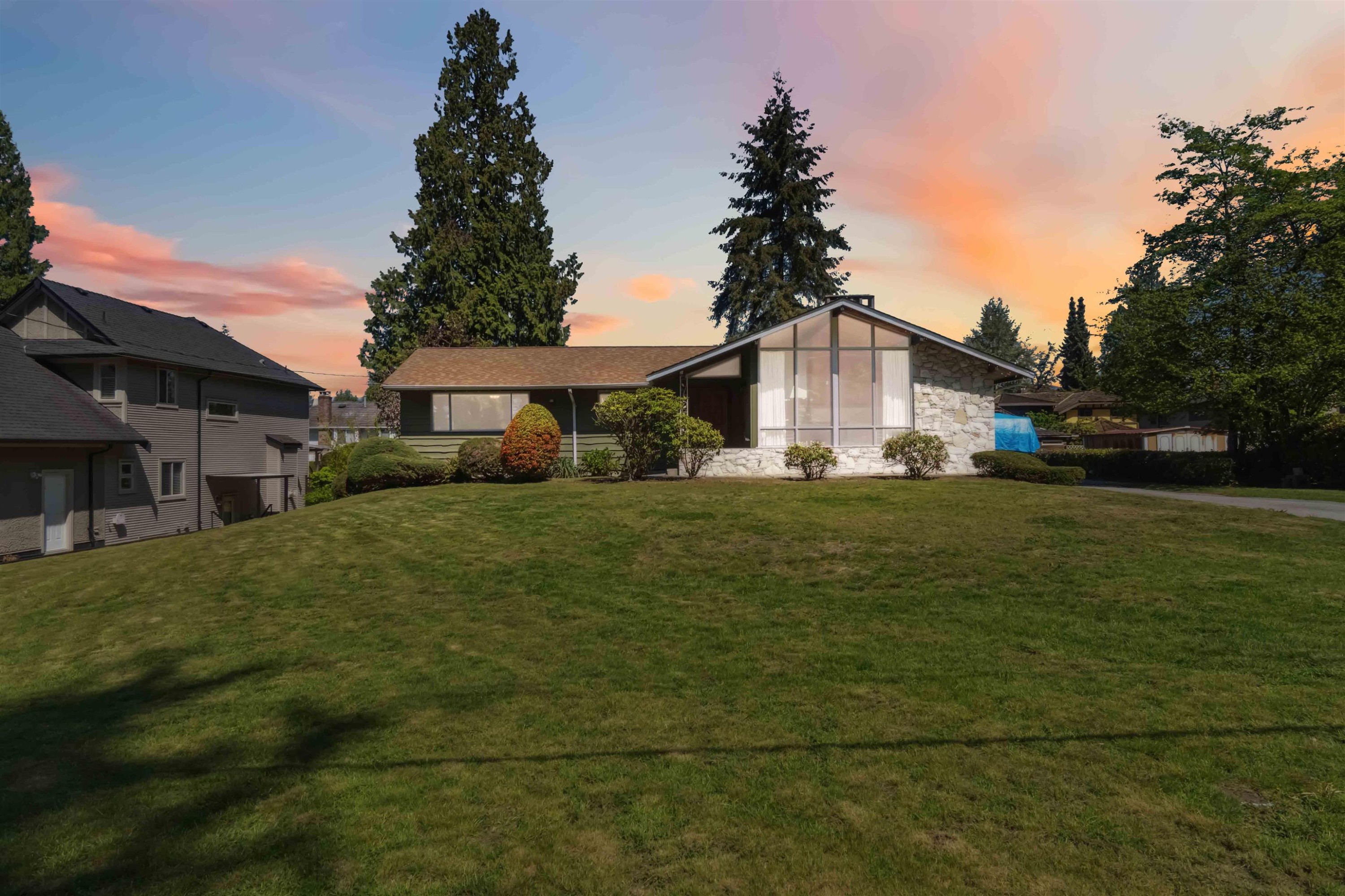 









805


Foster

Avenue,
Coquitlam,




BC
V3J 2L8

