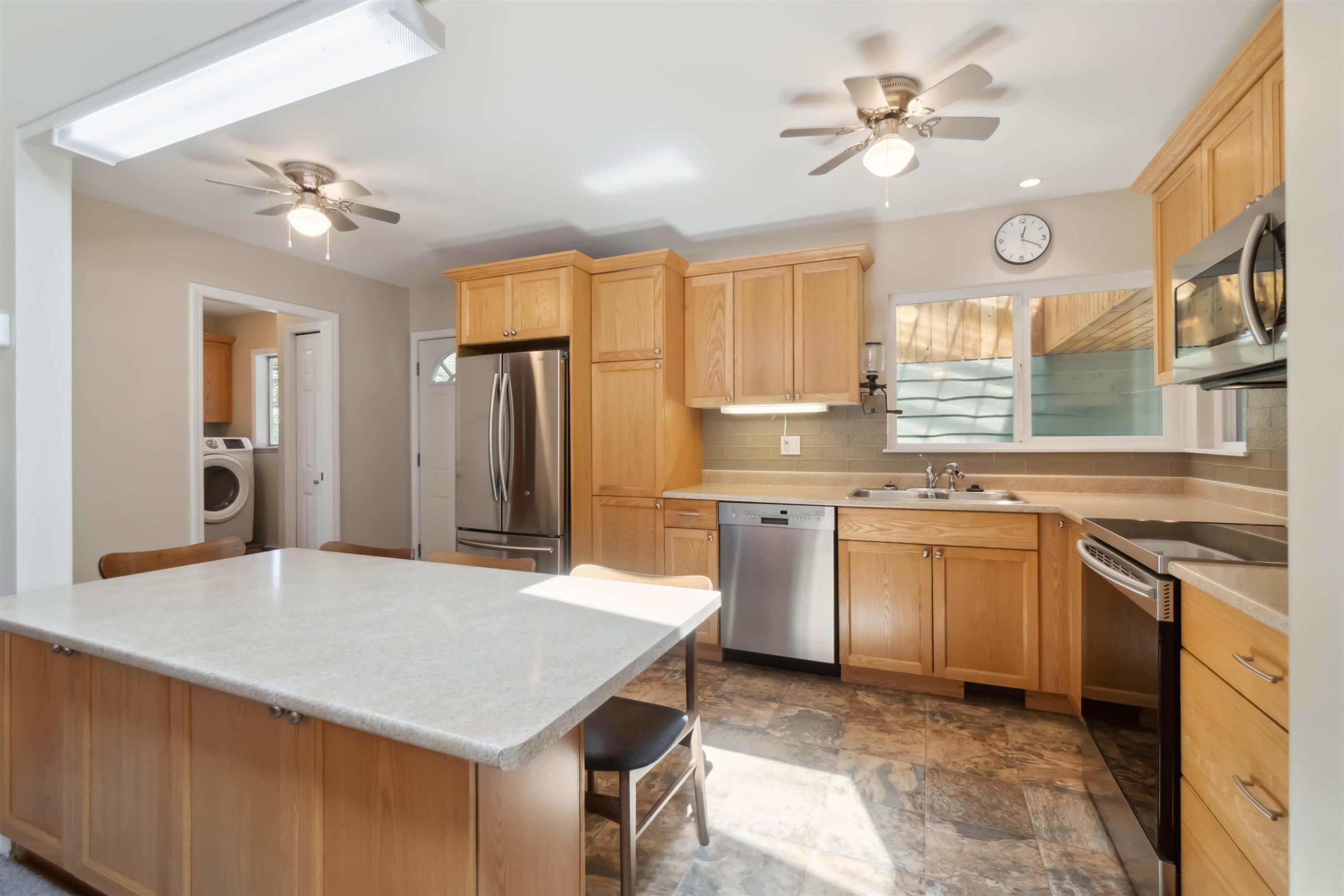 









805


Foster

Avenue,
Coquitlam,




BC
V3J 2L8

