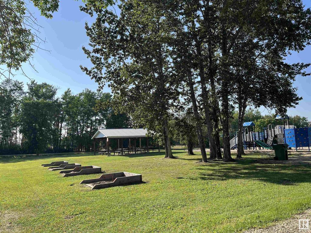 












3 SPRUCE Crescent

,
Rural Lac Ste. Anne County,







AB
T0E 0L0

