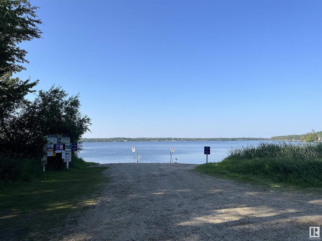 












3 SPRUCE Crescent

,
Rural Lac Ste. Anne County,







AB
T0E 0L0

