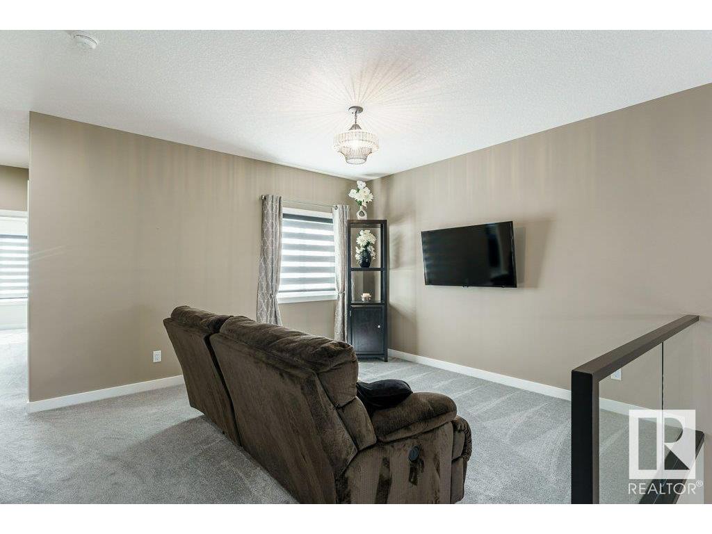 












84 MEADOWLAND Way

,
Spruce Grove,




AB
T7X 0S4

