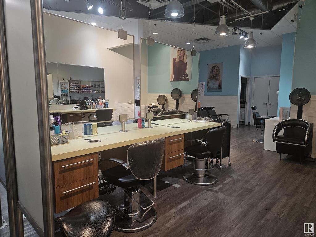 












8230 83 ave Avenue

,
Edmonton,




AB
T6C 4E3

