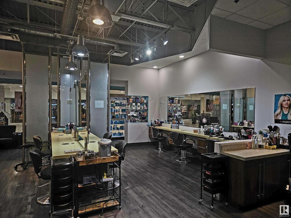 












8230 83 ave Avenue

,
Edmonton,




AB
T6C 4E3

